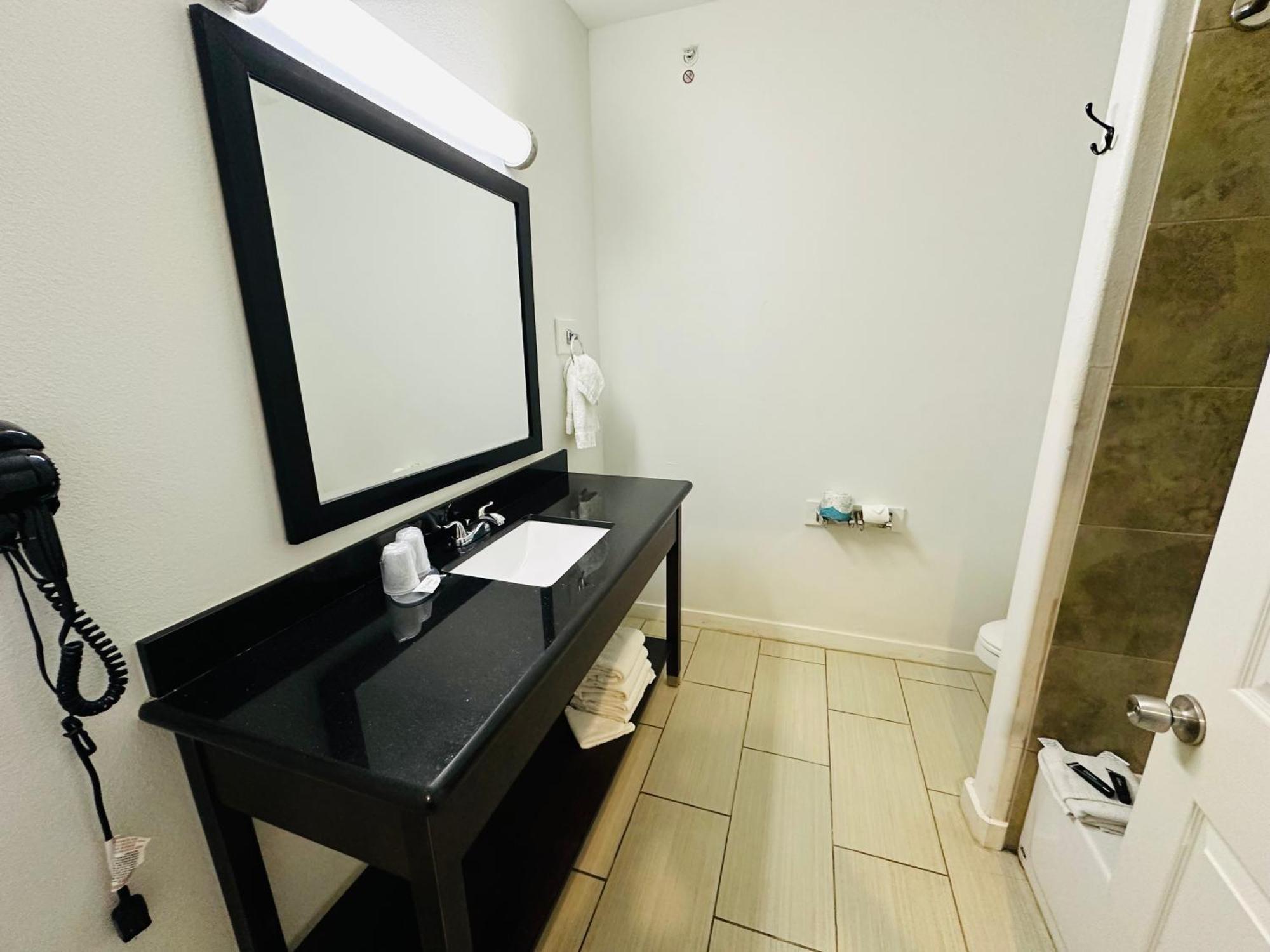 Three Rivers Lux Inn And Suites מראה חיצוני תמונה