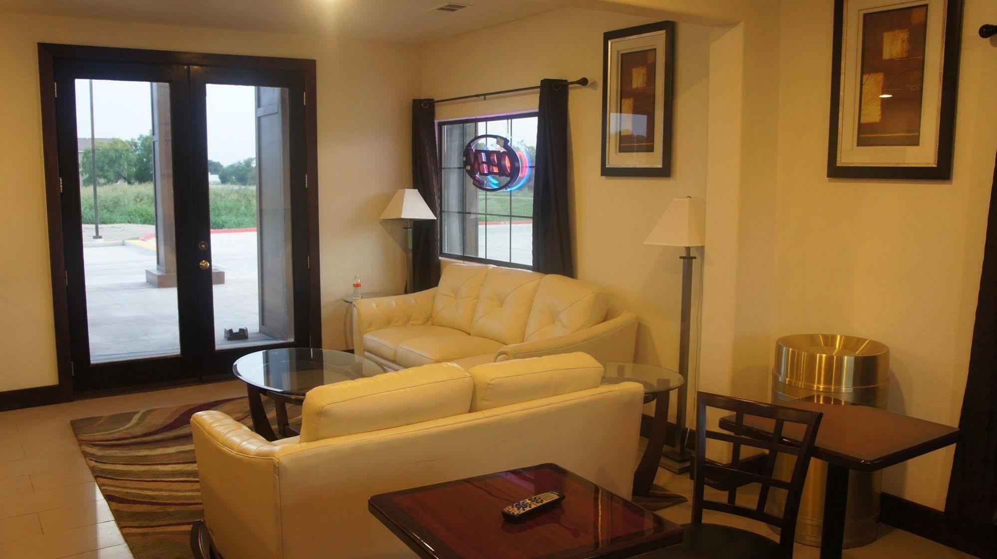 Three Rivers Lux Inn And Suites מראה חיצוני תמונה