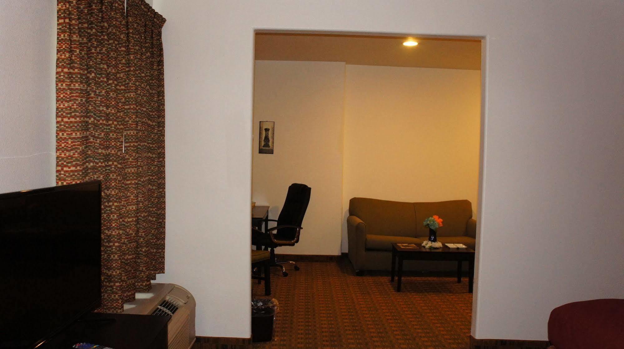 Three Rivers Lux Inn And Suites מראה חיצוני תמונה
