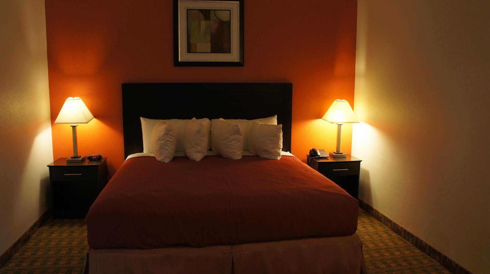 Three Rivers Lux Inn And Suites מראה חיצוני תמונה
