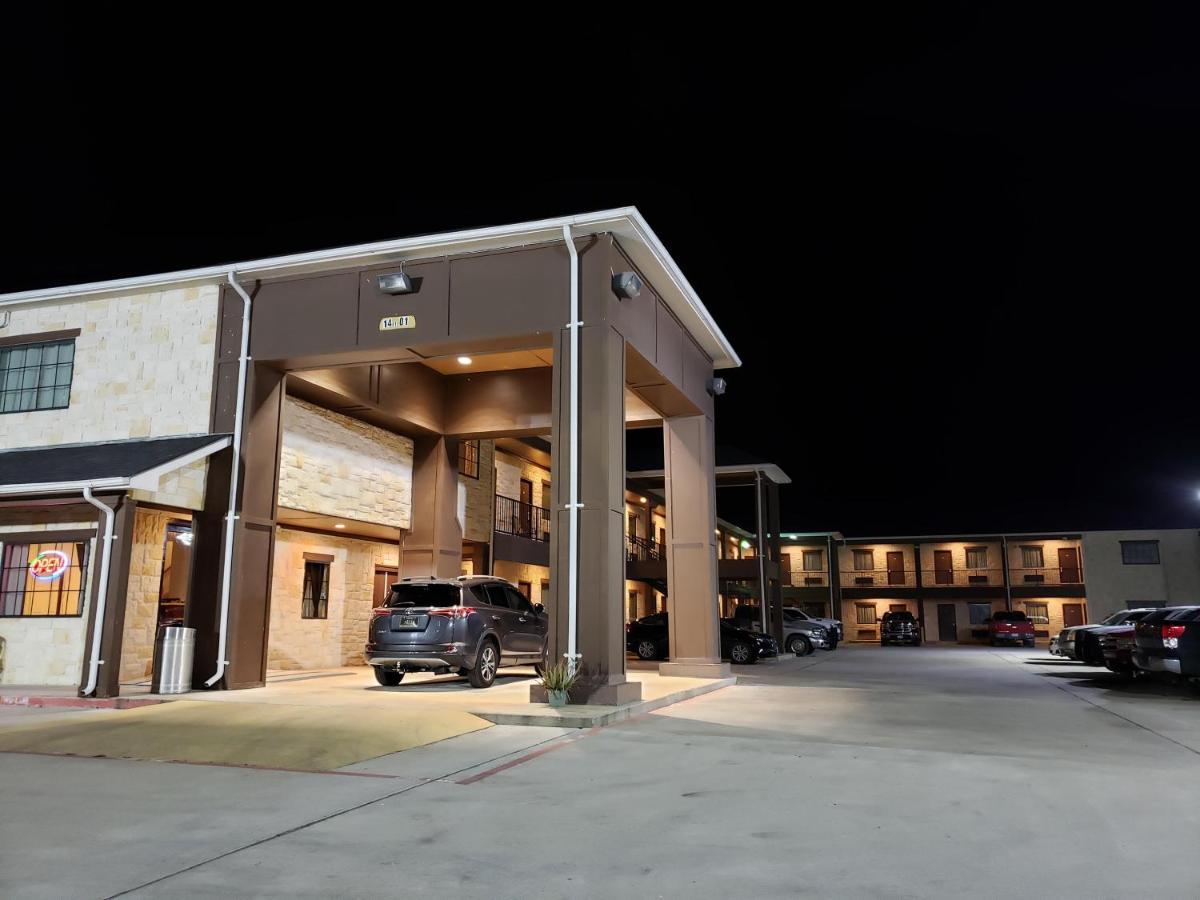 Three Rivers Lux Inn And Suites מראה חיצוני תמונה